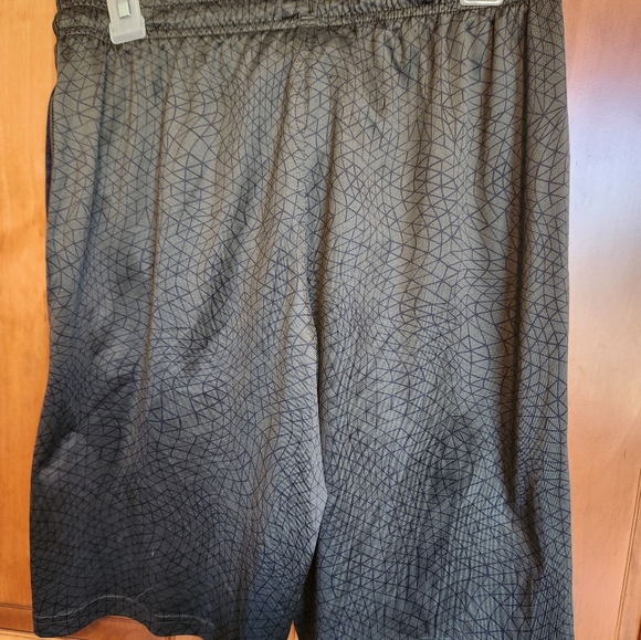 Under Armour Mens Hunter and Black Shorts. Size S. Gently worn. - Picture 4 of 4